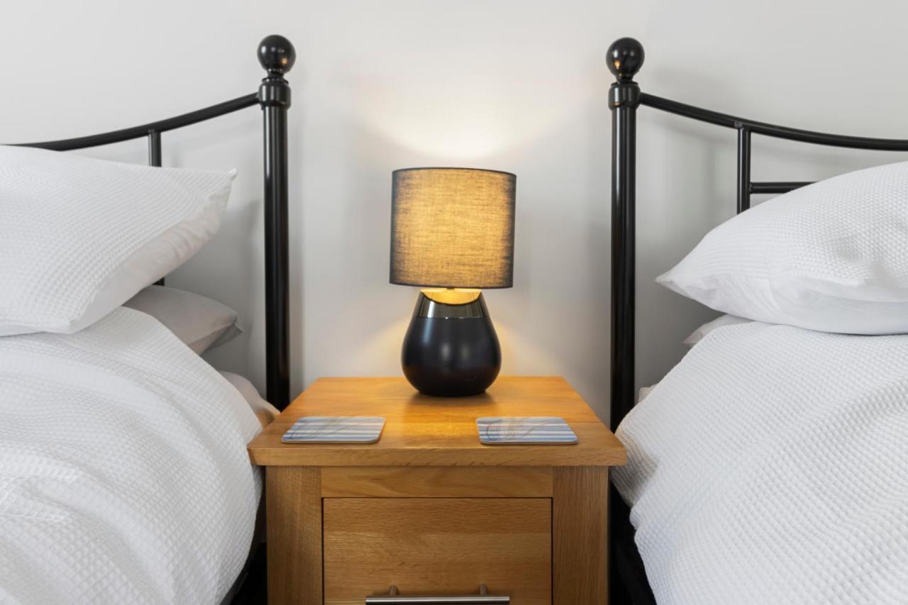 A Modern And Cosy Apartment Just Yards From Brixham'S Bustling Harbourside Bagian luar foto