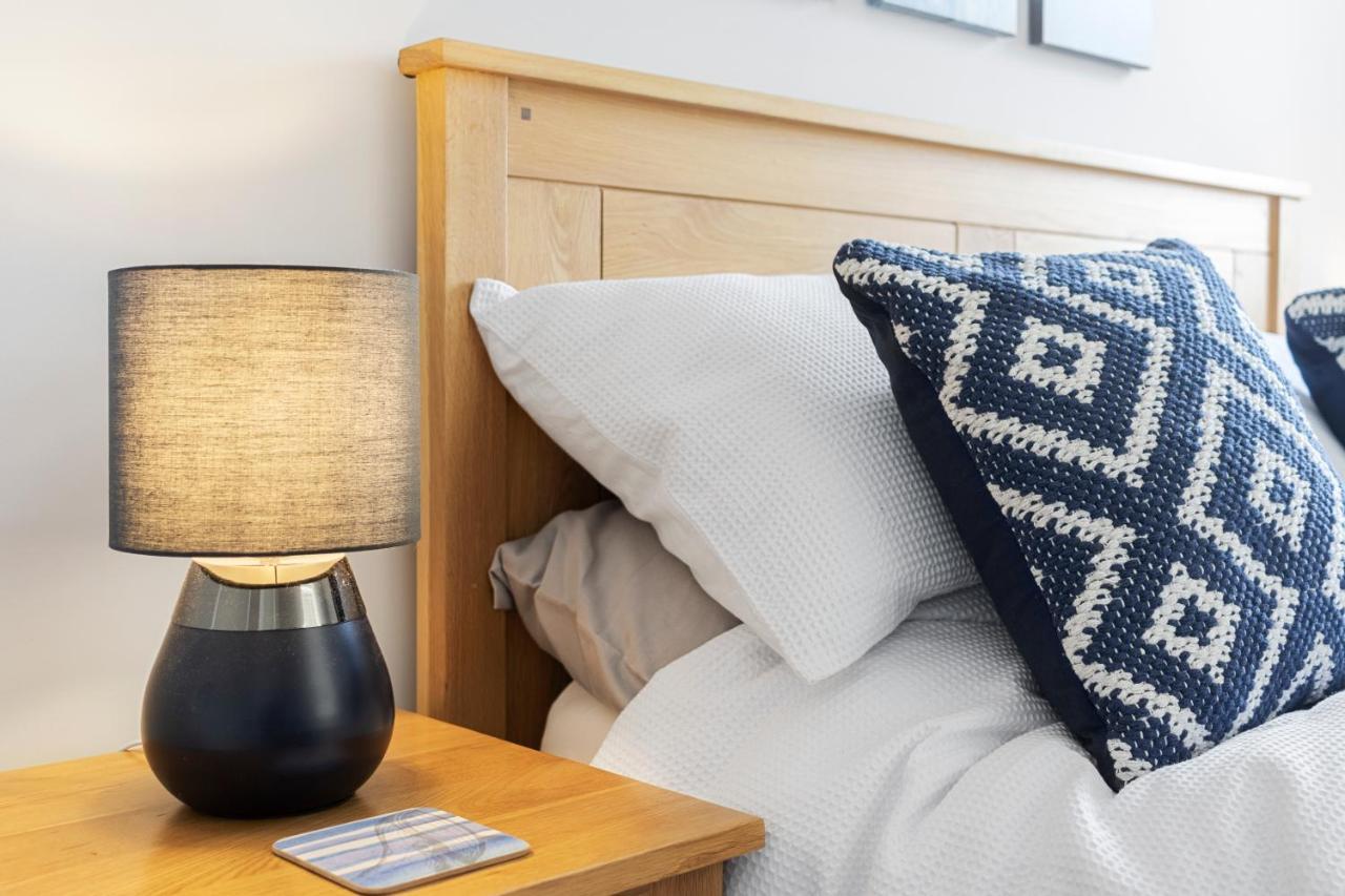 A Modern And Cosy Apartment Just Yards From Brixham'S Bustling Harbourside Bagian luar foto
